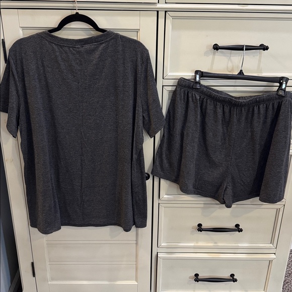 Two piece pajama set - Picture 6 of 9